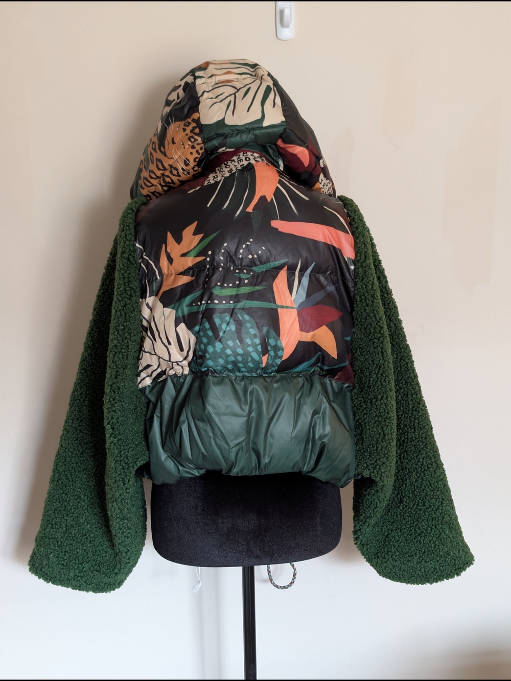 NWT Farm Rio Mixed Leopard Pop Cropped Puffer Jacket Green Sherpa Sleeves Small - Picture 2 of 9